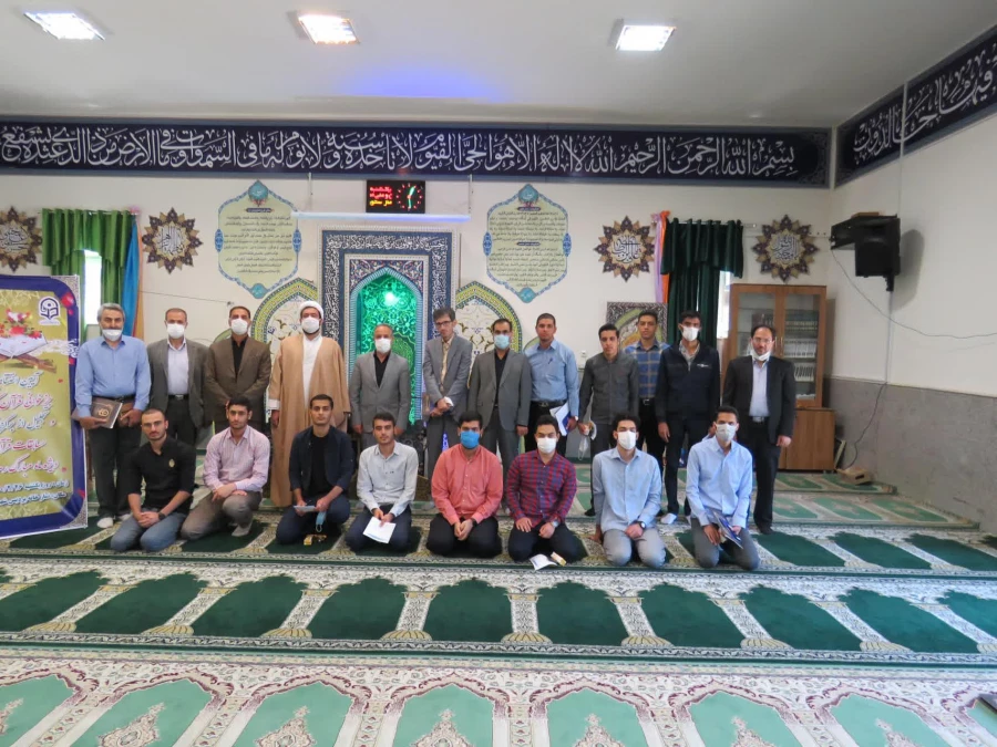 آیین تجلیل از مرتلان و منتخبین مسابقات قرآنی برگزار شد 3