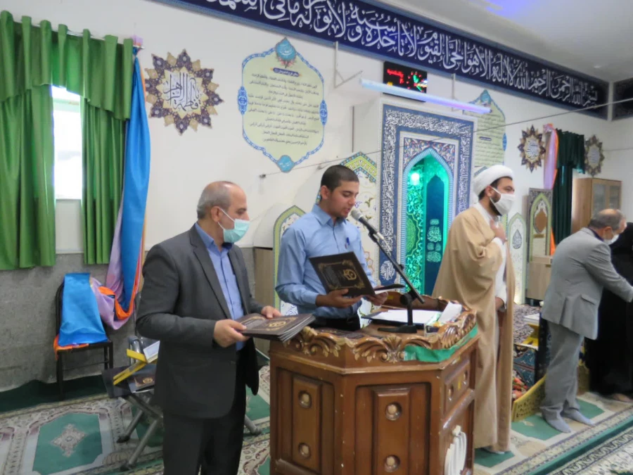 آیین تجلیل از مرتلان و منتخبین مسابقات قرآنی برگزار شد 5