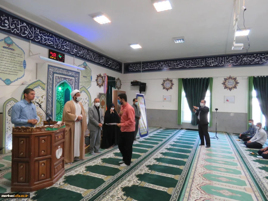 آیین تجلیل از مرتلان و منتخبین مسابقات قرآنی برگزار شد 8