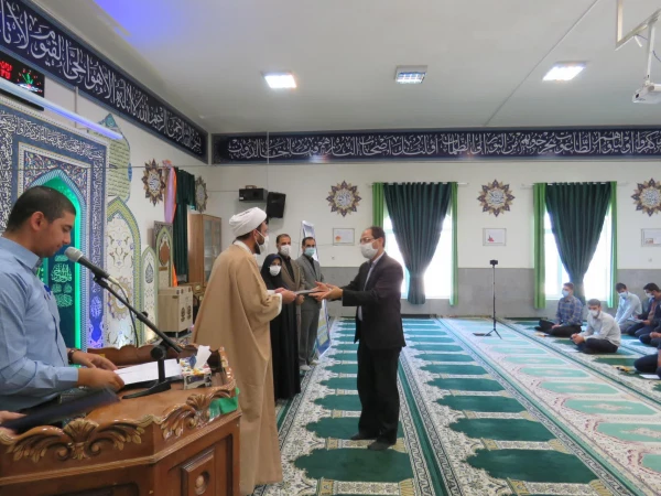 آیین تجلیل از مرتلان و منتخبین مسابقات قرآنی برگزار شد 9