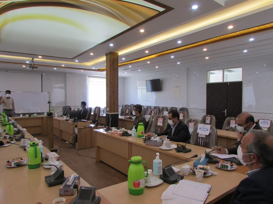 کارگاه آموزشی – توجیهی «آسیب شناسی مزایده، مناقصه و قراردادها» برگزار شد 4