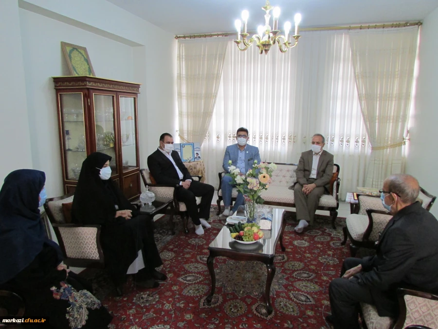 دیدارسرپرست دانشگاه فرهنگیان استان مرکزی با خانواده شهید مدافع سلامت، دکتر غلامحسین نادری 3
