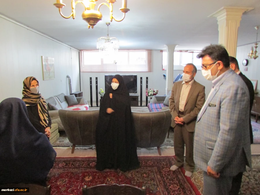 دیدارسرپرست دانشگاه فرهنگیان استان مرکزی با خانواده شهید مدافع سلامت، دکتر غلامحسین نادری 6