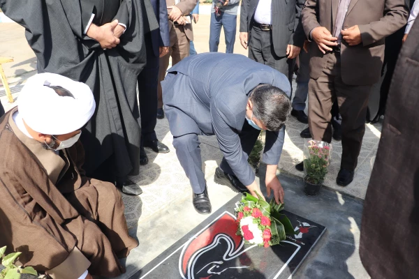 هر کار بزرگ همسایه اراده بزرگ است و پشت سر هر اراده بزرگی دست خداوند مشهود است 12