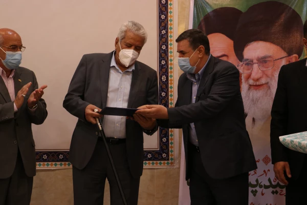 هر کار بزرگ همسایه اراده بزرگ است و پشت سر هر اراده بزرگی دست خداوند مشهود است 20