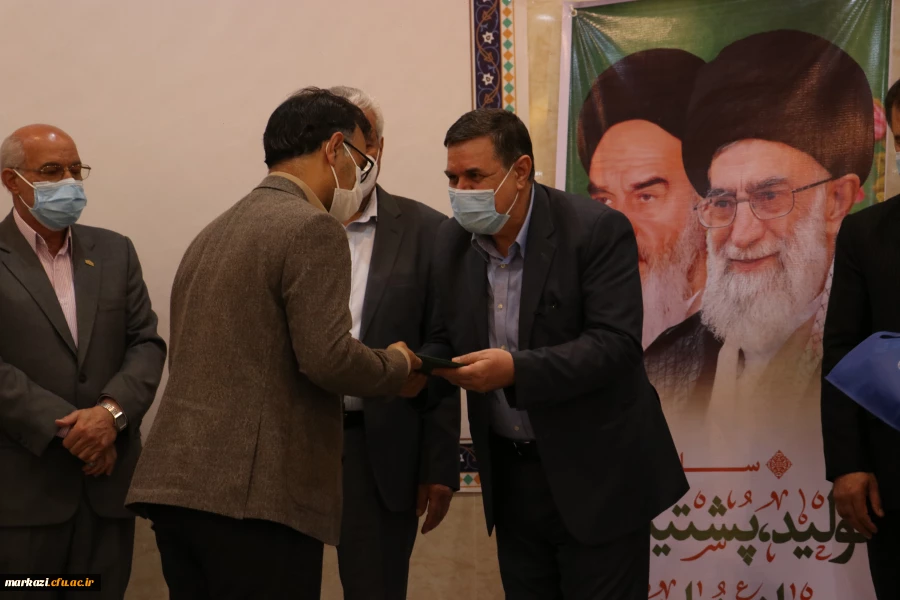 هر کار بزرگ همسایه اراده بزرگ است و پشت سر هر اراده بزرگی دست خداوند مشهود است 22