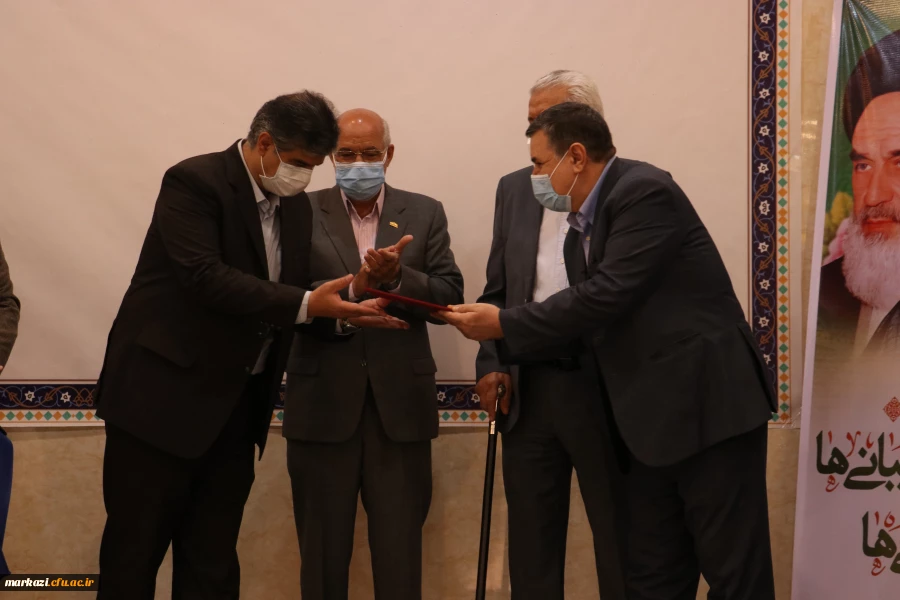 هر کار بزرگ همسایه اراده بزرگ است و پشت سر هر اراده بزرگی دست خداوند مشهود است 23