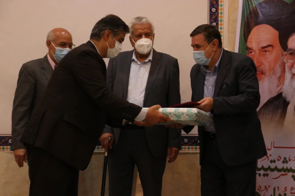 هر کار بزرگ همسایه اراده بزرگ است و پشت سر هر اراده بزرگی دست خداوند مشهود است 24