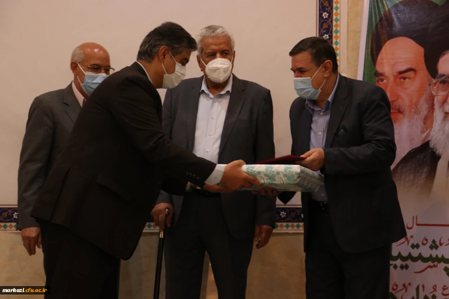 هر کار بزرگ همسایه اراده بزرگ است و پشت سر هر اراده بزرگی دست خداوند مشهود است 24