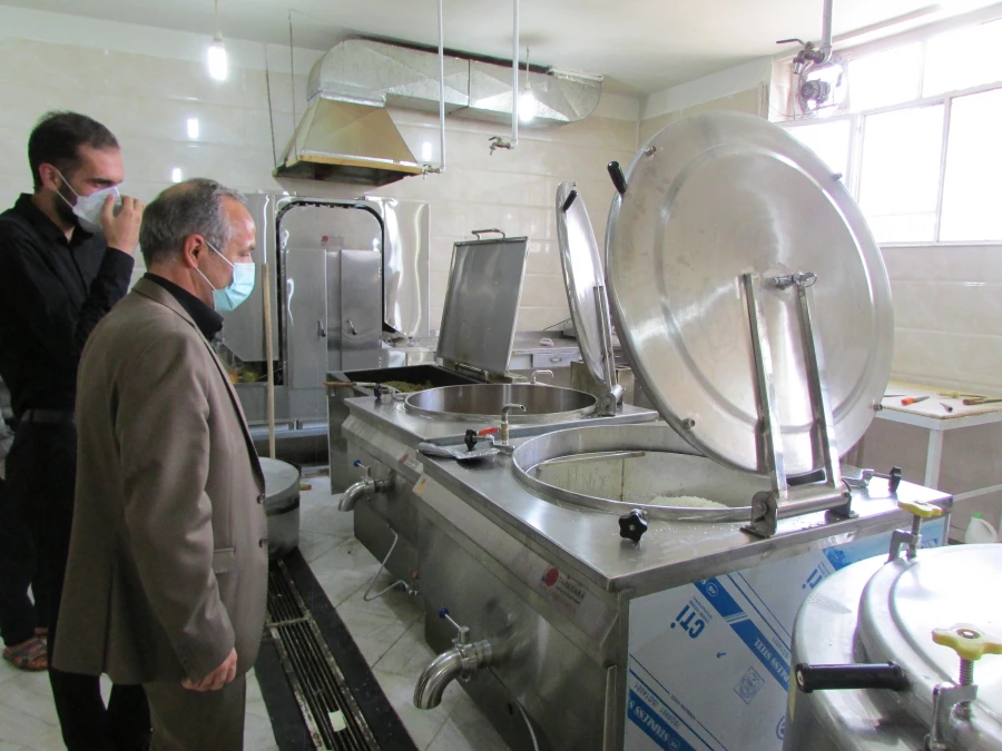 پخت و توزیع غذای نذری توسط دانشگاه فرهنگیان استان مرکزی 3