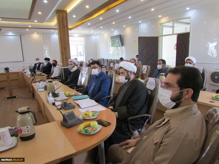 نشست رؤسای دانشگاه ها ومسئولین دفاتر نهاد نمایندگی ولی فقیه در دانشگاه های استان مرکزی برگزار شد 5