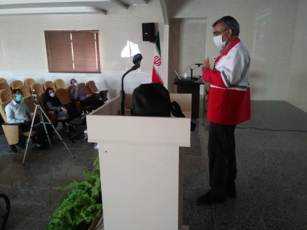 دوره آموزشی کمک های اولیه امداد و نجات درپردیس حضرت زینب کبری (س) برگزار شد 3