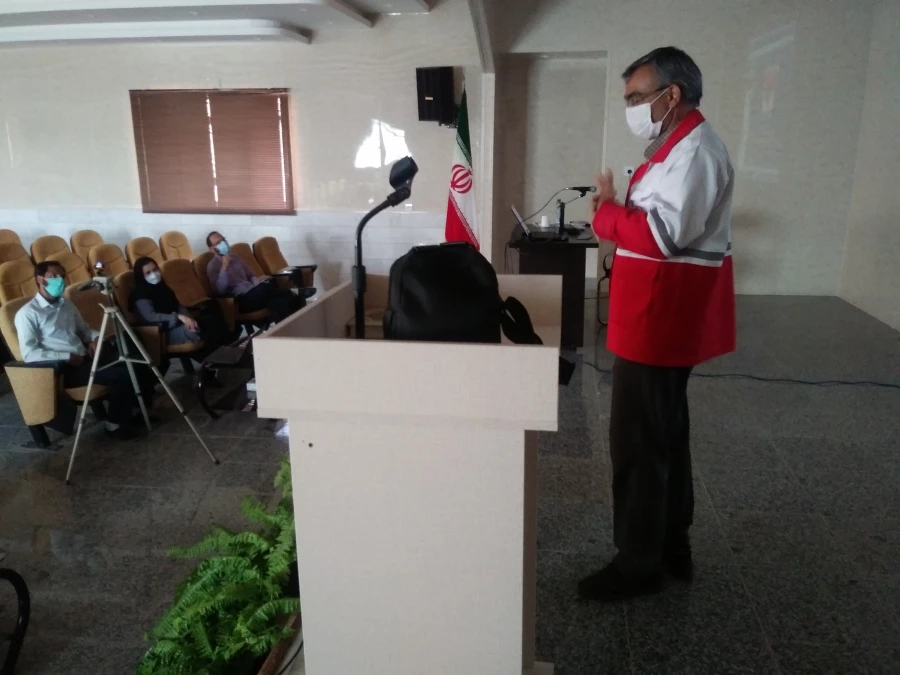 دوره آموزشی کمک های اولیه امداد و نجات درپردیس حضرت زینب کبری (س) برگزار شد 3