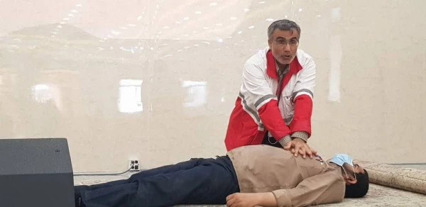 دوره آموزشی کمک های اولیه امداد و نجات درپردیس حضرت زینب کبری (س) برگزار شد 9