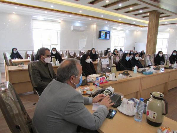 نشست مشترک شورای صنفی و نمایندگان کلاس های دانشجویان با مسئولین پردیس های دانشگاه فرهنگیان استان مرکزی برگزار شد 6