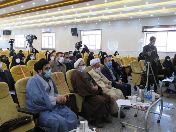 نشست تخصصی سیری در نهج البلاغه با محوریت منزلت زن و جایگاه خانواده 8