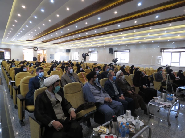 نشست تخصصی سیری در نهج البلاغه با محوریت منزلت زن و جایگاه خانواده 11