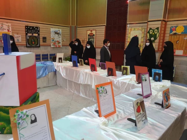 بازدید دانشجویان دانشگاه فرهنگیان استان مرکزی  از کانون پرورش فکری کودکان و نوجوانان استان 10