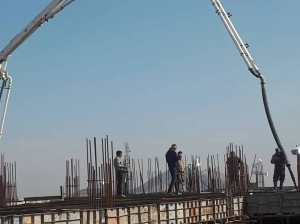 بتن ریزی سقف طبقه همکف خوابگاه خیرساز پردیس حضرت زینب کبری به اتمام رسید 5