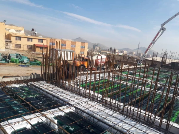 بتن ریزی سقف طبقه همکف خوابگاه خیرساز پردیس حضرت زینب کبری به اتمام رسید 8