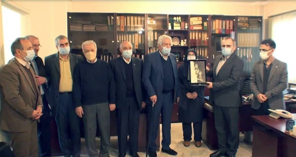 تجلیل استاندار مرکزی از خیر نیکوکارحاج غلامعلی توکلی  5