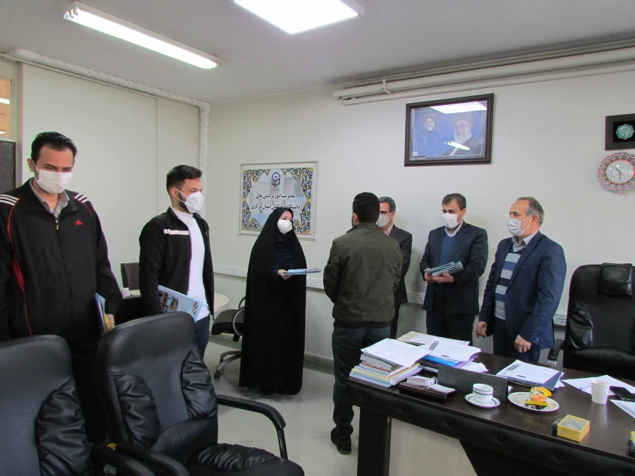 جلسه تکریم و معارفه اعضای شورای مرکزی کانون همیاران سلامت پردیس شهید باهنر برگزار شد 3