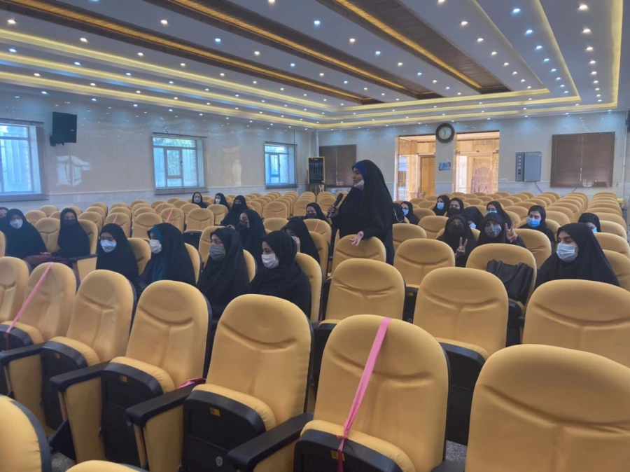 نشست صمیمی مسئولین با دانشجویان 4