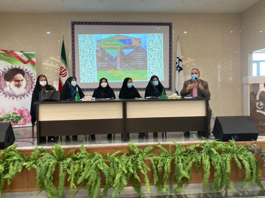 نشست صمیمی مسئولین با دانشجویان 7