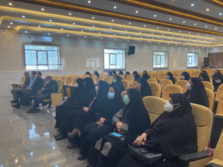 نشست صمیمی مسئولین با دانشجویان 9