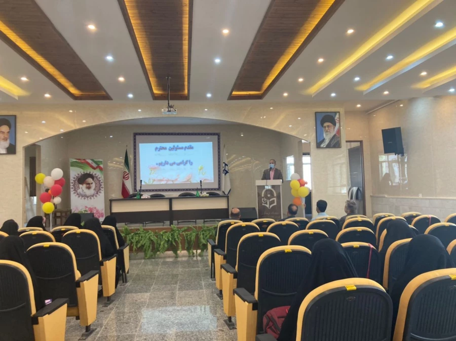 نشست صمیمی مسئولین با دانشجویان 10