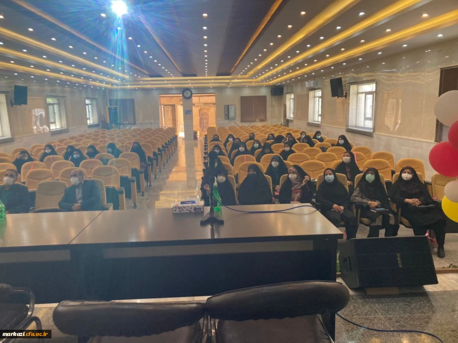 نشست صمیمی مسئولین با دانشجویان 11