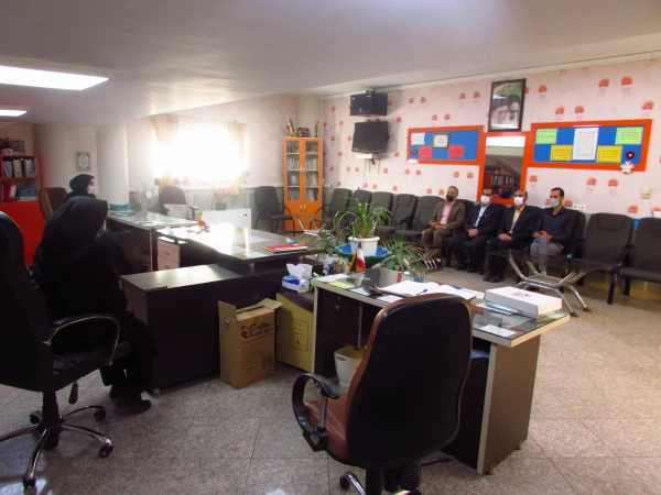 حضور سرپرست دانشگاه فرهنگیان استان مرکزی در مدارس و تبریک روز معلم  3