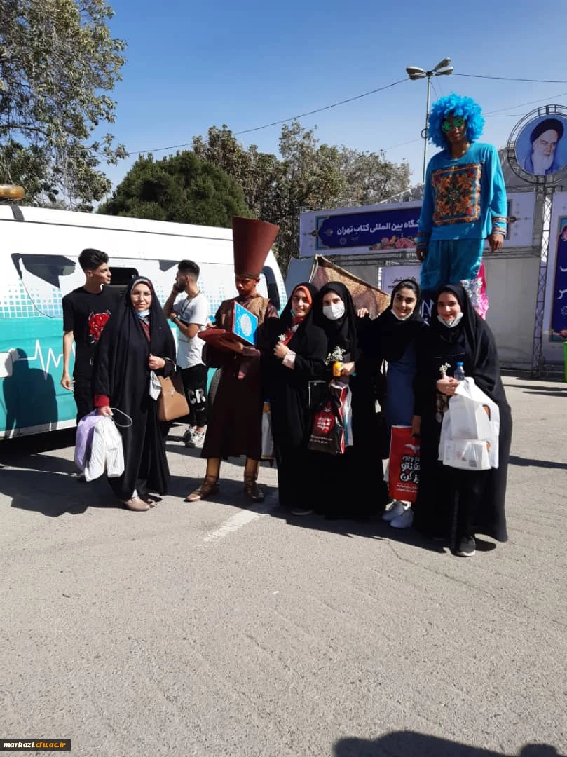 بازدید دانشجویان دانشگاه فرهنگیان استان مرکزی از نمایشگاه کتاب 6