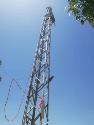 اتمام عملیات نصب سیستم روشنایی زمین چمن مصنوعی پردیس شهید باهنر 4