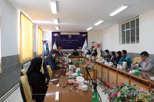 یکصد و پنجاه و دومین کرسی ترویجی با عنوان تاثیر هشت هفته تمرینات اصلاحی بر میزان فعالیت عضلات درگیر در استراتژی های تعادلی مچ پای دختران دارای سندروم پرنا سیون اندام تحتانی 2