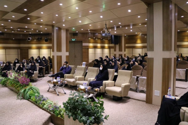 بازدید دانشجویان دانشگاه فرهنگیان از پارک علم و فناوری استان 8