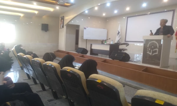 نشست صمیمی مسئولین پردیس زینب کبری با دانشجویان 2