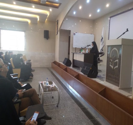 نشست صمیمی مسئولین پردیس زینب کبری با دانشجویان 3