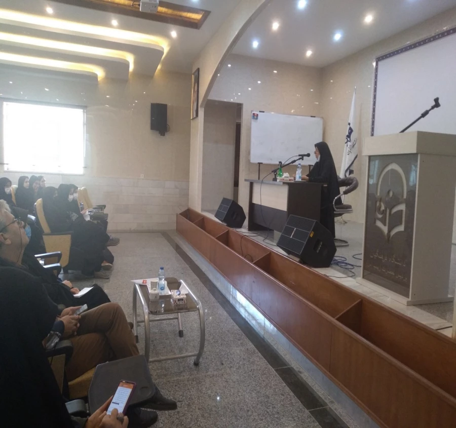 نشست صمیمی مسئولین پردیس زینب کبری با دانشجویان 3