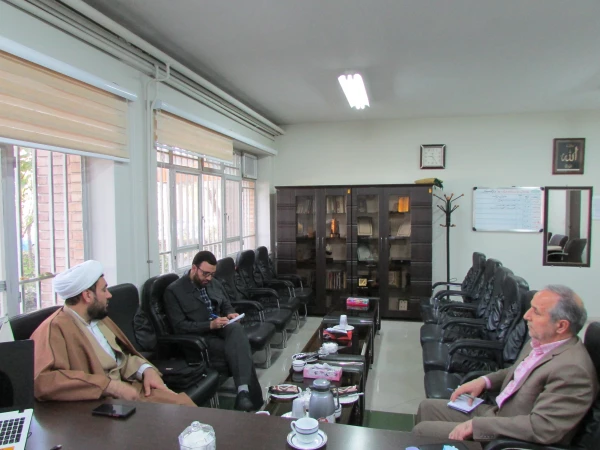 دیدار رئیس دانشگاه فرهنگیان استان مرکزی با فرمانده ناحیه بسیج دانشجویی استان 3