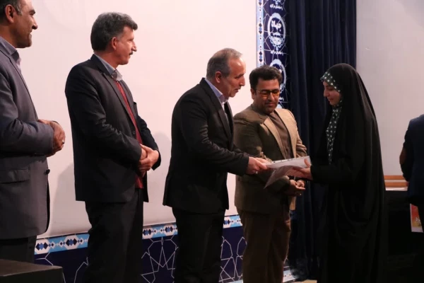 کسب رتبه اول تیم مناظره دانشجویی پردیس زینب کبری(س) استان مرکزی 3