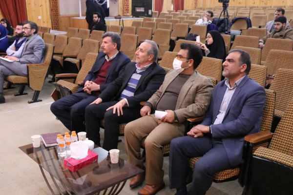 کسب رتبه اول تیم مناظره دانشجویی پردیس زینب کبری(س) استان مرکزی 6