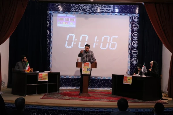 کسب رتبه اول تیم مناظره دانشجویی پردیس زینب کبری(س) استان مرکزی 7