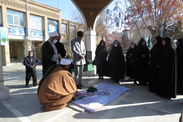 تواضع و ولایت پذیری دو ویژگی بارز سردار سلیمانی و آیت مصباح یزدی بود 3