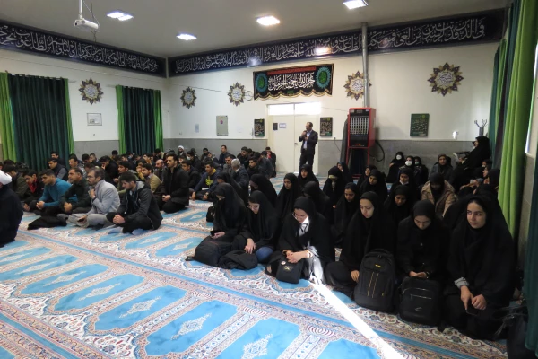 تواضع و ولایت پذیری دو ویژگی بارز سردار سلیمانی و آیت مصباح یزدی بود 7