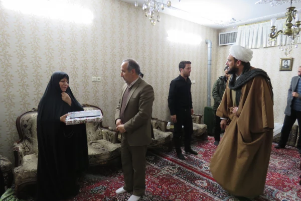 تکریم همسر شهید ویسمه ای در سالروز وفات حضرت ام البنین(س) 2