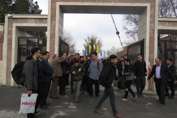 اعزام اولین گروه از دانشجویان دانشگاه فرهنگیان استان مرکز ی به راهیان نور
 4