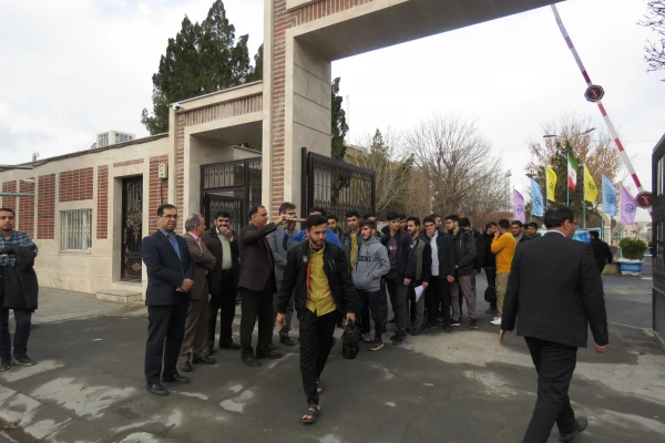 اعزام اولین گروه از دانشجویان دانشگاه فرهنگیان استان مرکز ی به راهیان نور
 5