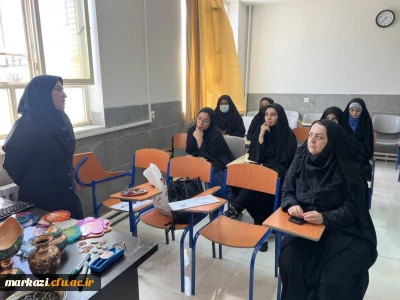 در پردیس حضرت زینب کبری(س) استان مرکزی برگزار شد:

کارگاه رزین و فیروزه کوبی