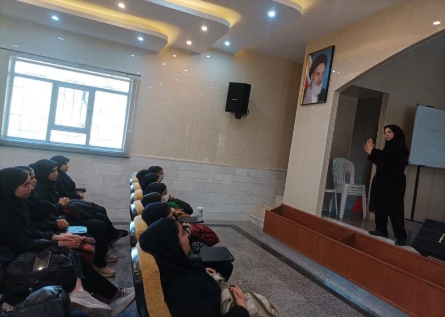 کارگاه آشنایی با دانشگاه فرهنگیان ویژه دانش آموزان پایه دهم و دوازدهم شهرستان اراک 4